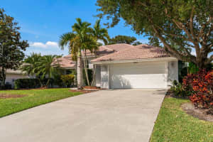3802 SE Fairway W, Stuart, FL 34997, Sold 04/29/22