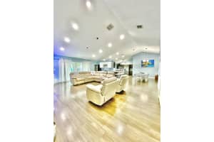 9393 Laurel Green Dr, Boynton Beach, FL 33437, Sold 04/28/22