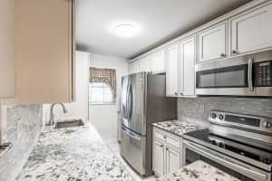 460 High Point Dr c, Delray Beach, FL 33445, Sold 04/15/22