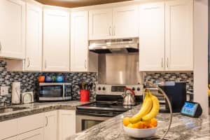 13830 Oneida Dr APT H2, Delray Beach, FL 33446, Sold 05/05/22