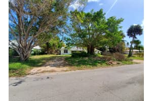 726 Live Oak Ln, Vero Beach, FL 32963, Sold 05/03/22