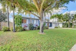 1711 Crest Dr, Lake Worth, FL 33461, Sold 05/05/22