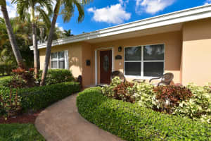 1452 Crest Dr, Lake Worth, FL 33461, Sold 04/15/22