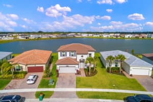 8263 NW Greenbank Cir, Port St. Lucie, FL 34987, Sold 05/27/22
