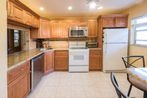 8826 W McNab Rd APT 206, Tamarac, FL 33321, Sold 05/31/22