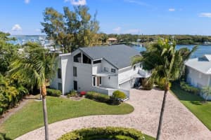 4175 SE Centerboard Ln, Stuart, FL 34997, Sold 04/26/22