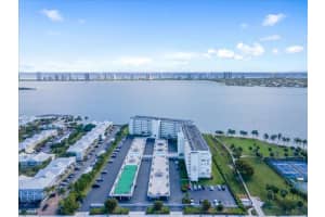 801 Lake Shore Dr APT 204, West Palm Beach, FL 33403, Sold 04/27/22