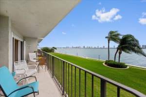 801 Lake Shore Dr APT 204, West Palm Beach, FL 33403, Sold 04/27/22