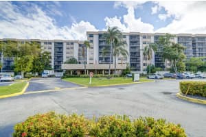 900 NE 195th St APT 309, Miami, FL 33179, Sold 04/15/22