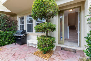 2558 Gardens Pkwy, Palm Beach Gardens, FL 33410, Sold 04/08/22