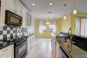 172 Astor Cir, Delray Beach, FL 33484, Sold 04/08/22