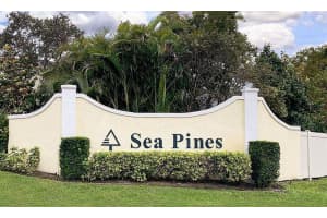 10813 SE Sea Pines Cir, Hobe Sound, FL 33455, Sold 04/01/22