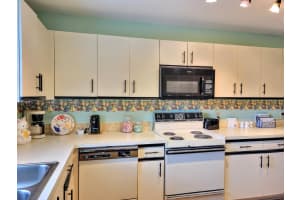 8323 SE Croft Cir Apt N-6, Hobe Sound, FL 33455, Sold 04/06/22