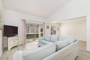 2671 Boundbrook Blvd Apt 125, West Palm Beach, FL 33406, Sold 04/18/22