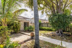 1036 E Lakes Dr, Pompano Beach, FL 33064, Sold 05/23/22