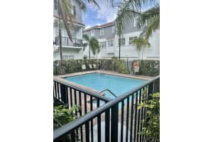 290 NE 5th Ave APT 4, Delray Beach, FL 33483, Sold 04/07/22