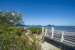 6175 S Mirror Lake Dr APT 208, Sebastian, FL 32958, Sold 08/02/22