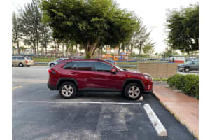 2735 W 52nd St APT 301, Hialeah, FL 33016, Sold 04/18/22