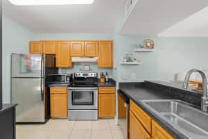 1025 Lake Shore Dr APT 102, West Palm Beach, FL 33403, Sold 04/27/22
