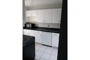 2820 Tennis Club Dr APT 205, West Palm Beach, FL 33417, Sold 06/10/22