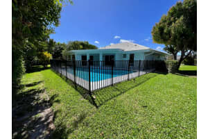 2831 SE Fairway W, Stuart, FL 34997, Sold 05/05/22