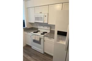 6018 Indrio Rd APT 3, Fort Pierce, FL 34951, Sold 04/25/22