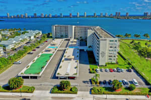 801 Lake Shore Dr APT 814, West Palm Beach, FL 33403, Sold 05/26/22