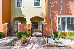 249 Lake Monterey Cir, Boynton Beach, FL 33426, Sold 04/26/22