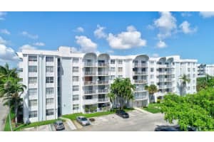 492 NW 165th St c112, Miami, FL 33169, Sold 05/10/22