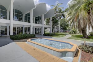 492 NW 165th St c112, Miami, FL 33169, Sold 05/10/22
