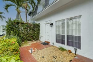 926 NE 26th Ave, Hallandale Beach, FL 33009, Sold 04/20/22