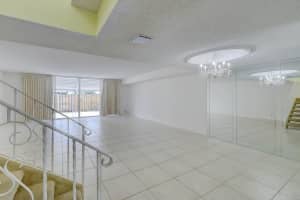 926 NE 26th Ave, Hallandale Beach, FL 33009, Sold 04/20/22