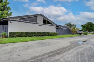 1008 Summit Trail Cir d, West Palm Beach, FL 33415, Sold 06/30/22