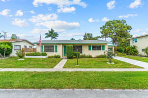 1409 Crest Dr, Lake Worth, FL 33461, Sold 04/22/22