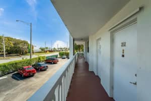400 SE 10th St APT 212, Deerfield Beach, FL 33441, Sold 06/01/22