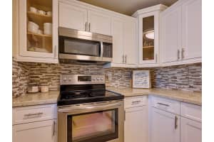 5540 Tamberlane Cir APT 313, Palm Beach Gardens, FL 33418, Sold 04/21/22