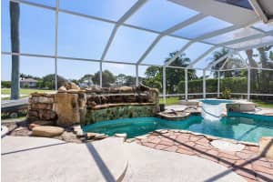 15880 Meadow Wood Dr, Wellington, FL 33414, Sold 05/18/22