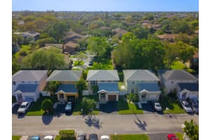 5881 Woodland Point Dr, Tamarac, FL 33319, Sold 05/10/22