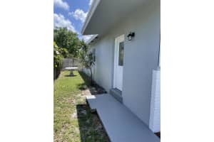 1055 W 26th St, West Palm Beach, FL 33404, Sold 06/10/22