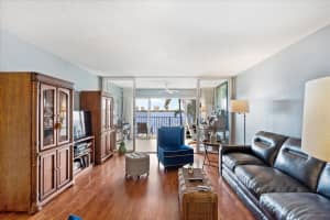 801 Lake Shore Dr APT 203, West Palm Beach, FL 33403, Sold 06/17/22