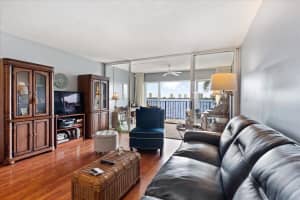 801 Lake Shore Dr APT 203, West Palm Beach, FL 33403, Sold 06/17/22