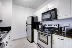 630 S Sapodilla Ave APT 320, West Palm Beach, FL 33401, Sold 04/11/22