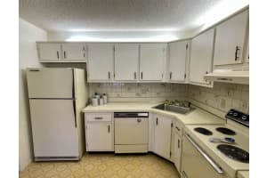 317 Pine Ridge Cir Apt C-2, Greenacres, FL 33463, Sold 05/18/22
