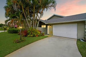 12609 SE Cascades Ct, Hobe Sound, FL 33455, Sold 05/20/22