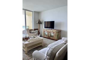 2640 Lake Shore Dr UNIT 2212, Riviera Beach, FL 33404, Sold 05/31/22