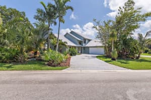 10451 SE Jupiter Narrows Dr, Hobe Sound, FL 33455, Sold 06/15/22