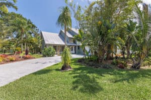 10451 SE Jupiter Narrows Dr, Hobe Sound, FL 33455, Sold 06/15/22