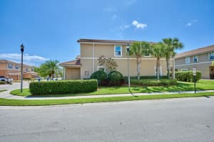 323 Versailles Ln, Vero Beach, FL 32960, Sold 05/31/22