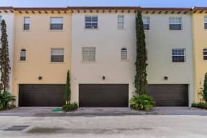 40 Via Floresta Dr, Boca Raton, FL 33487, Sold 07/29/22