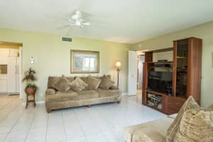 5760 Pine Wood Dr b 1, Greenacres, FL 33463, Sold 05/23/22